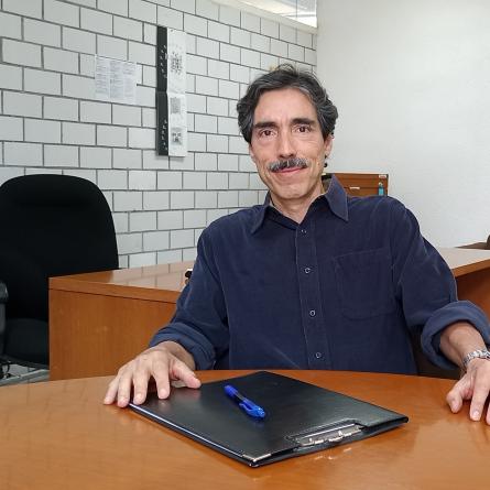 Dr. Dario González